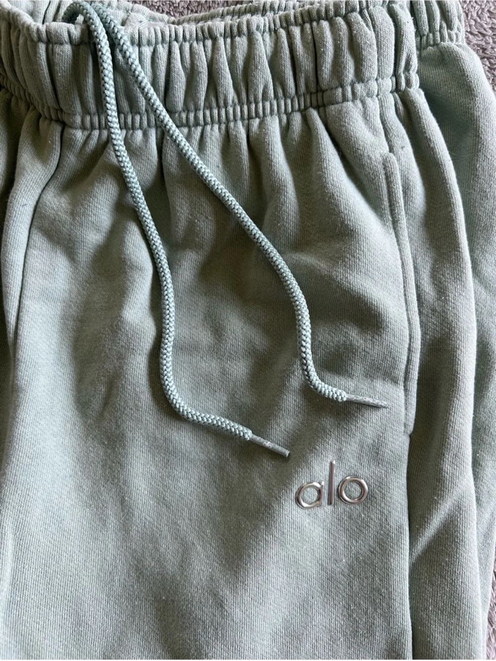 Alo Yoga Women’s Mint Green Accolade Sweatpants XXS